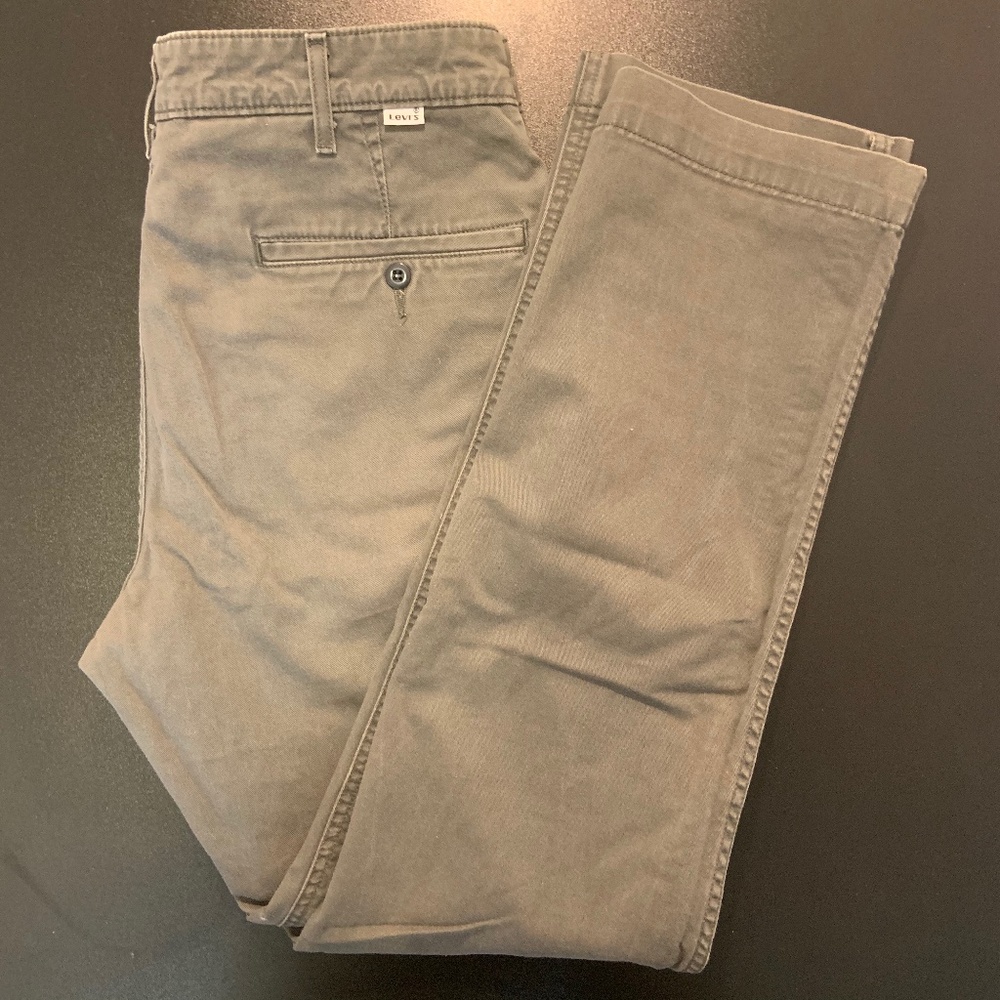 Levi's 31x32 Slim Fit Dark Gray Chinos